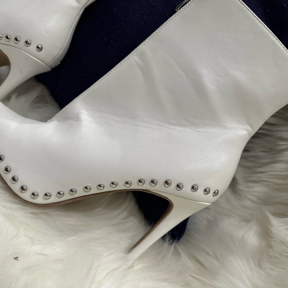 Sexy studded white heels. - Picture 3 of 7